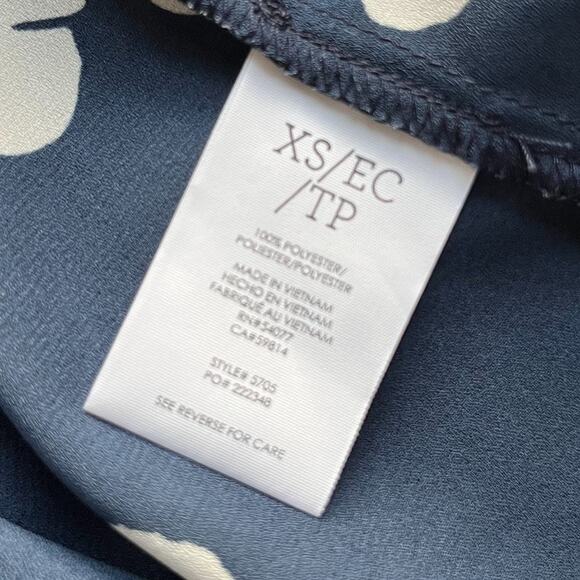 Cabi Go To Button Up Floral Blouse Navy Blue Womens XS #5705 Office Spring - Picture 10 of 10